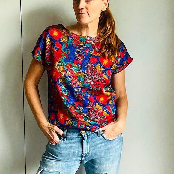 Vintage Tops - Vintage 80s blouse Bright colors Popover Style Sateen Shiney Print SP